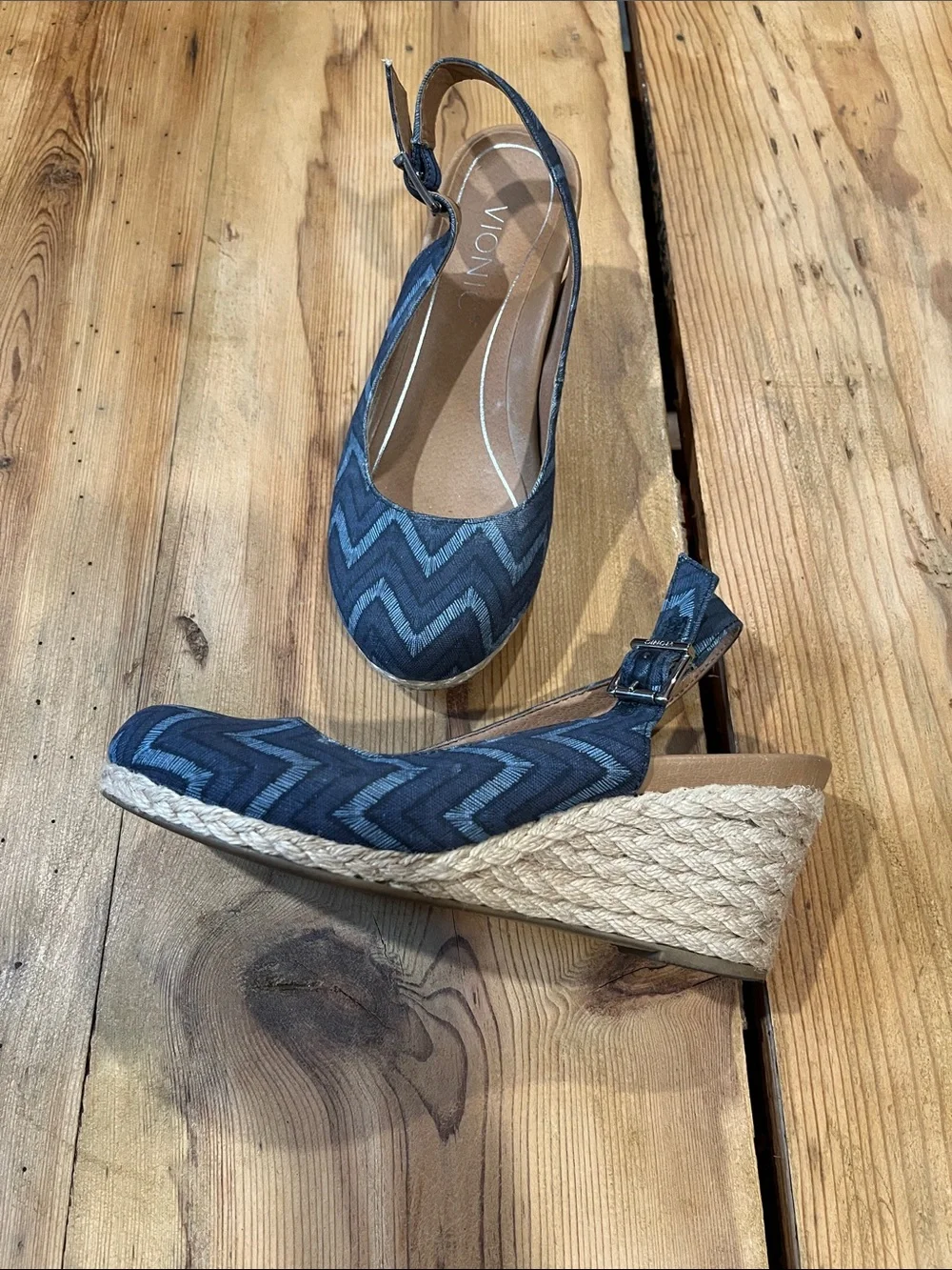 VIONIC Women's 5 Aruba Coralina Navy Blue Chevron Espadrilles Wedge Sandals